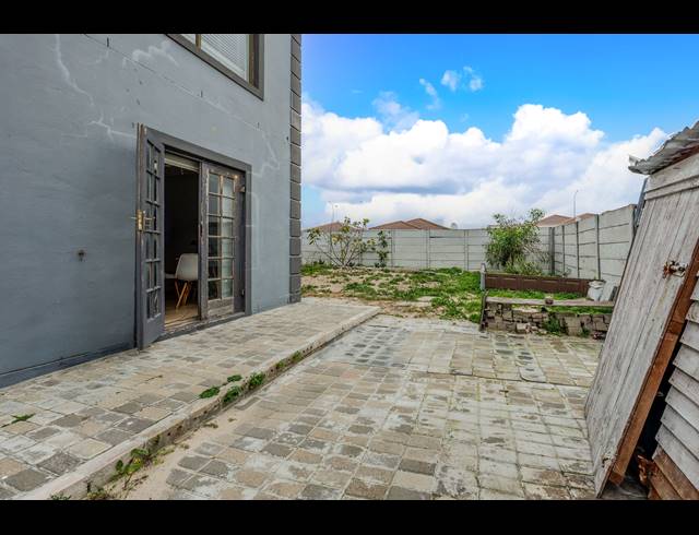 5 BEDROOM HOUSE FOR SALE IN HAGLEY